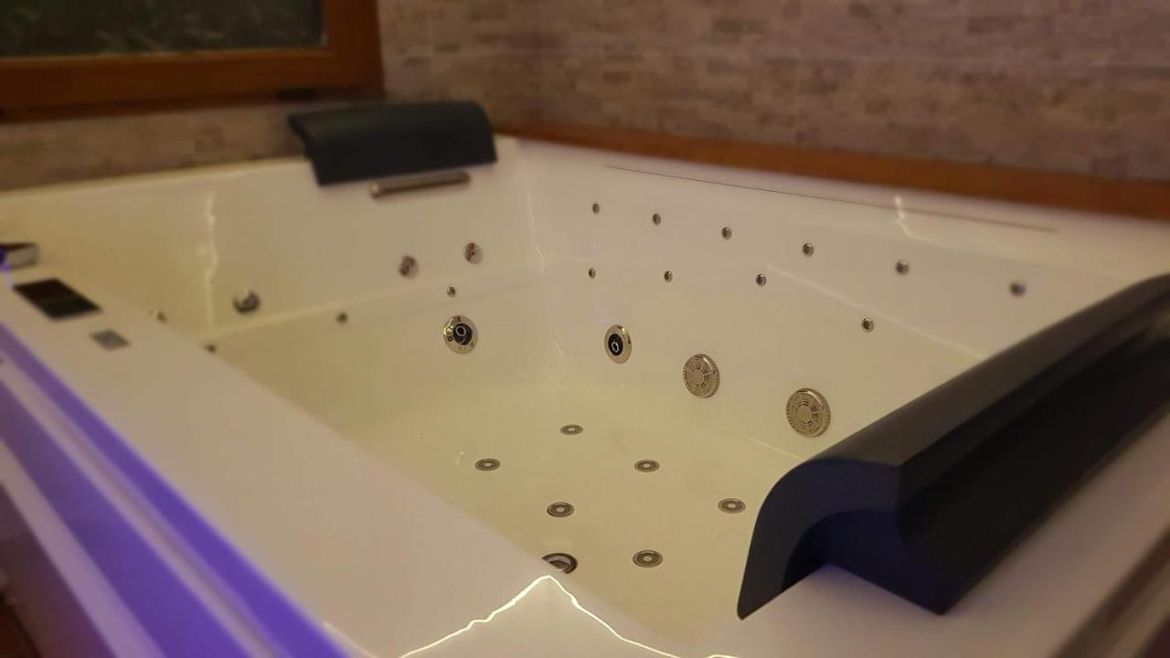 Villa Camilla - Tiny - Exclusive Pool Lucca Bagian luar foto